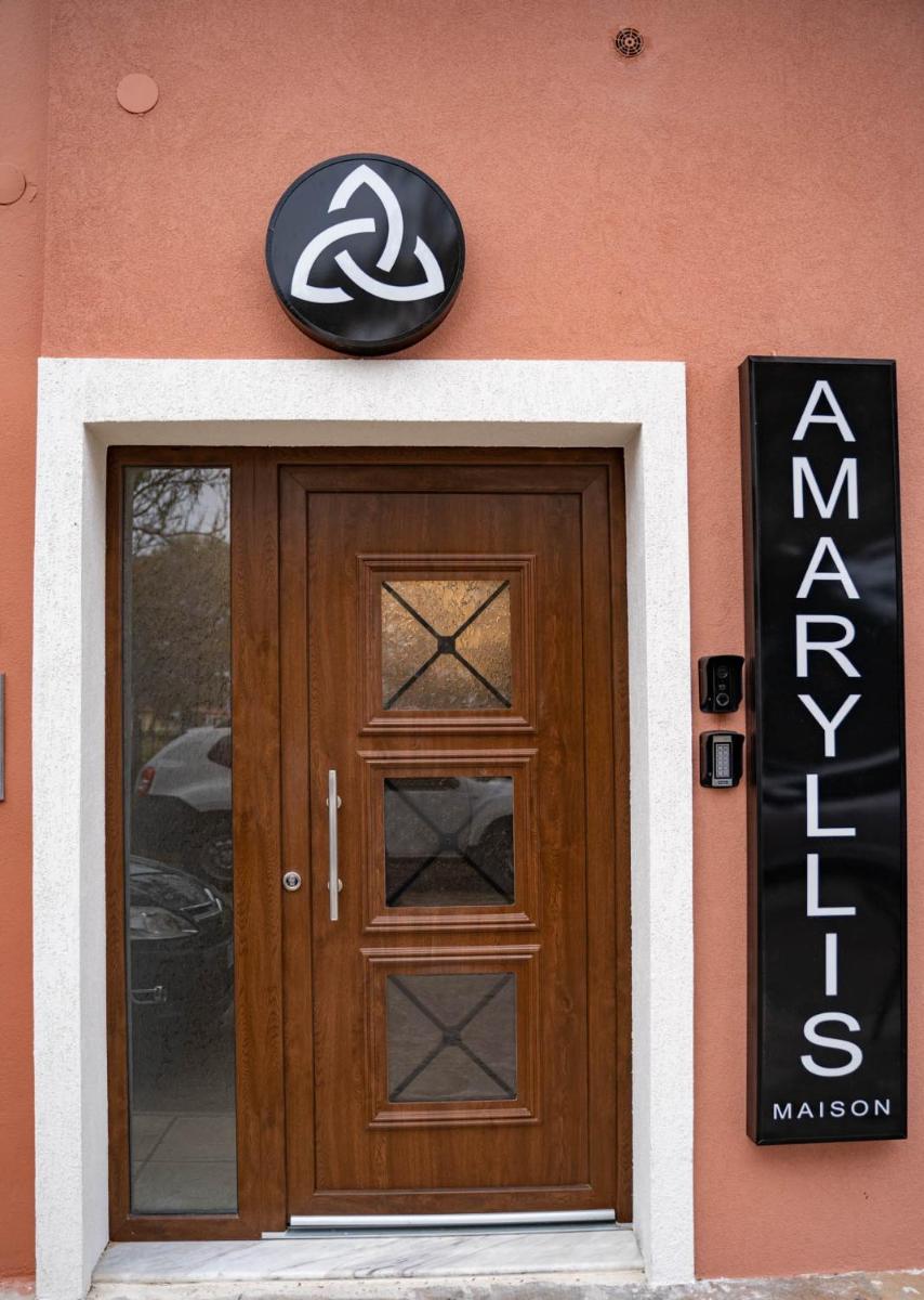 Amaryllis Maison Hili - Housity
