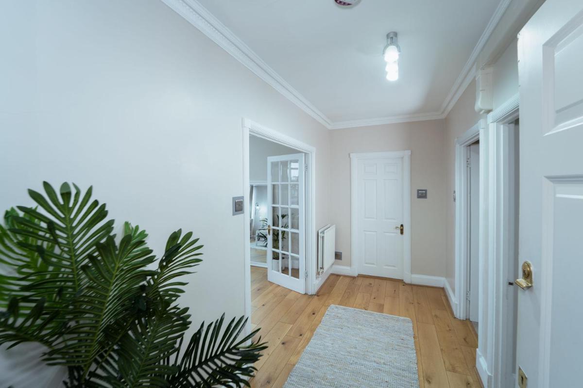 Park Lane Apartments Crawford Place - Housity