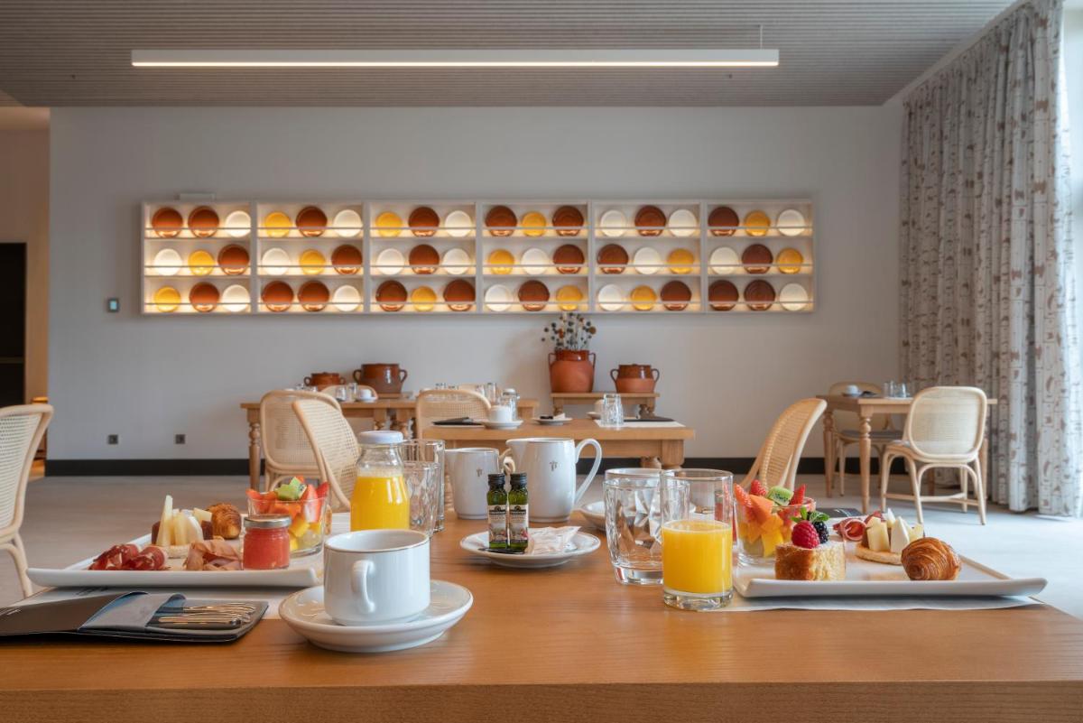Comida en o cerca de este hotel