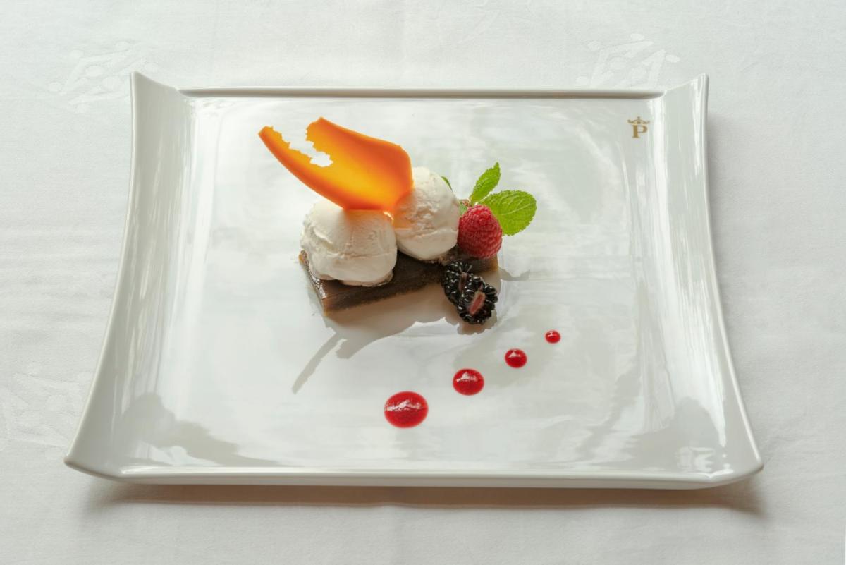 Comida en o cerca de este hotel