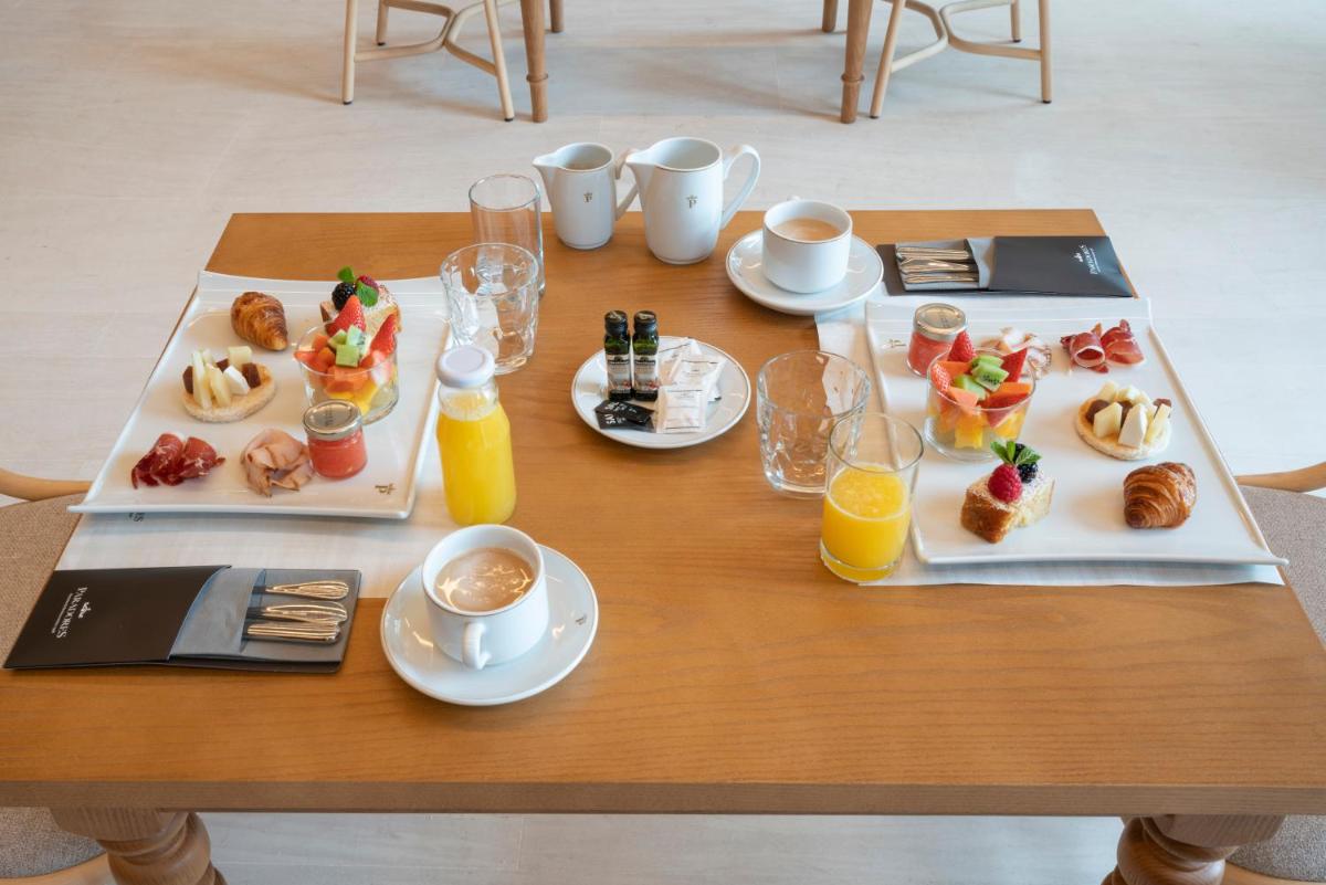Comida en o cerca de este hotel