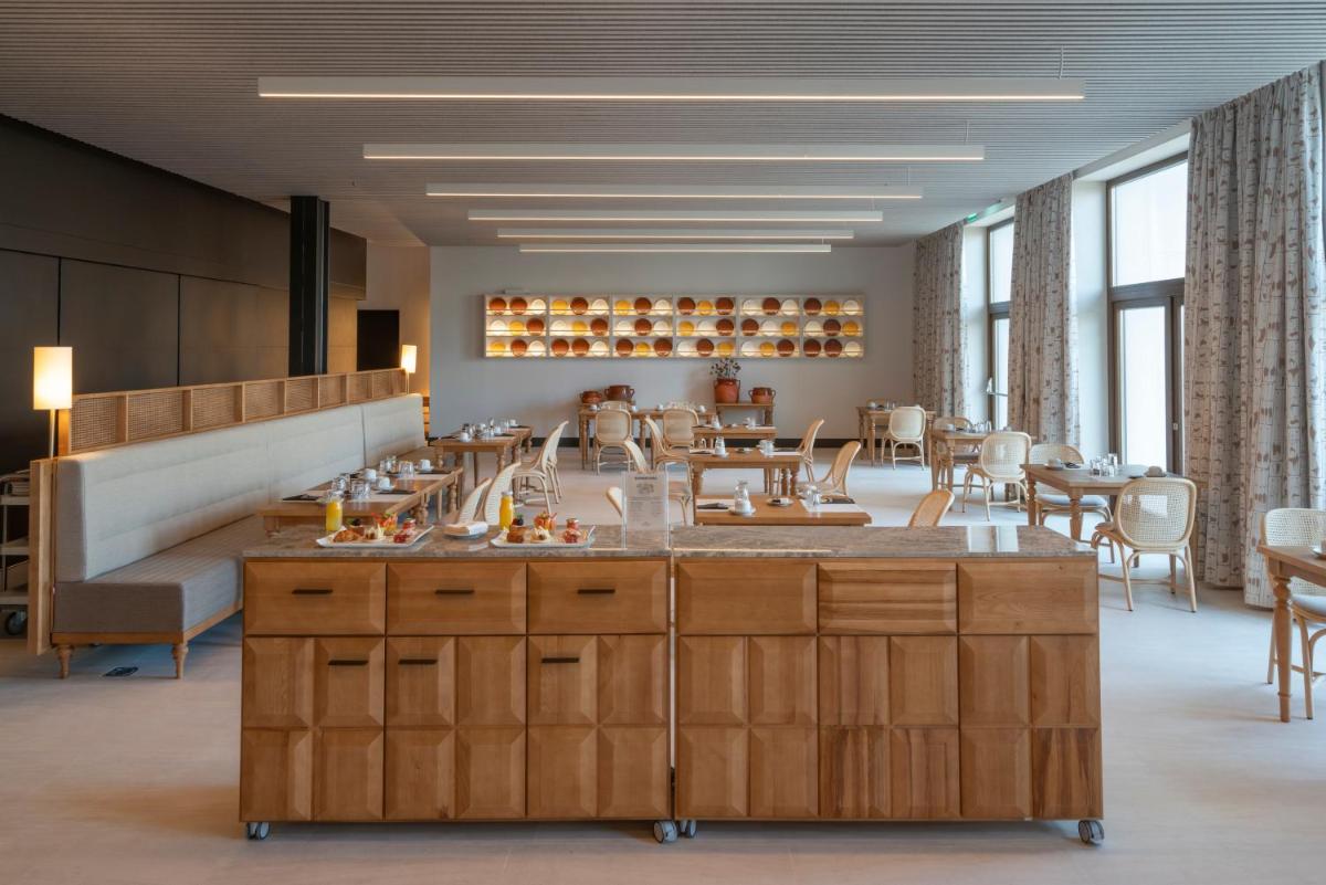 Un restaurante o sitio para comer en Parador de Turismo de León