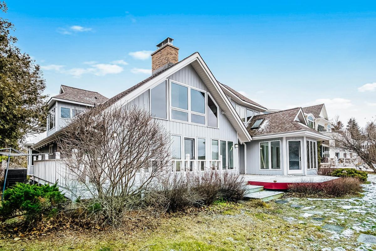 Two Sisters Lakehouse - Housity
