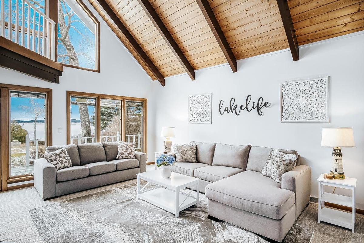 Two Sisters Lakehouse - Housity