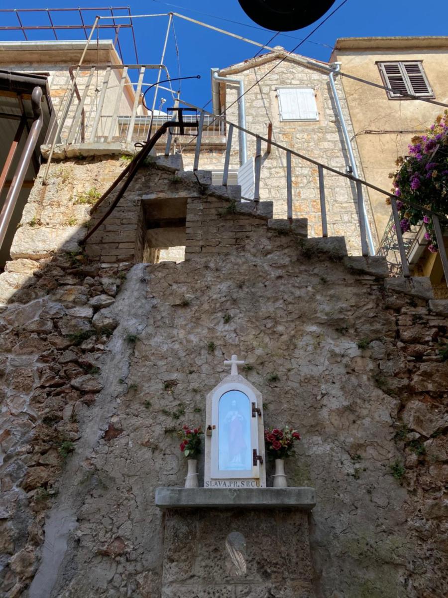 Suitetrails - Charming stone house in Jelsa