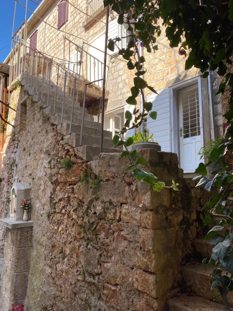 Suitetrails - Charming stone house in Jelsa