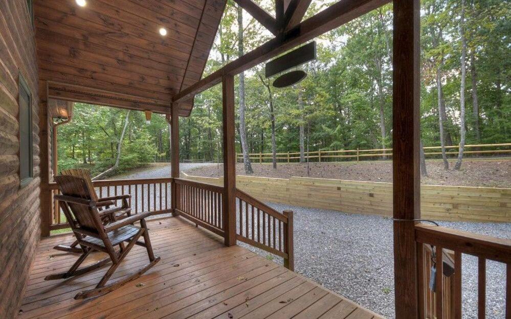Dogwood Retreat - GREAT FAMILY RETREAT TIME IN THE NORTH GEORGIA MOUNTAINS OF BLUE RIDGE - Housity