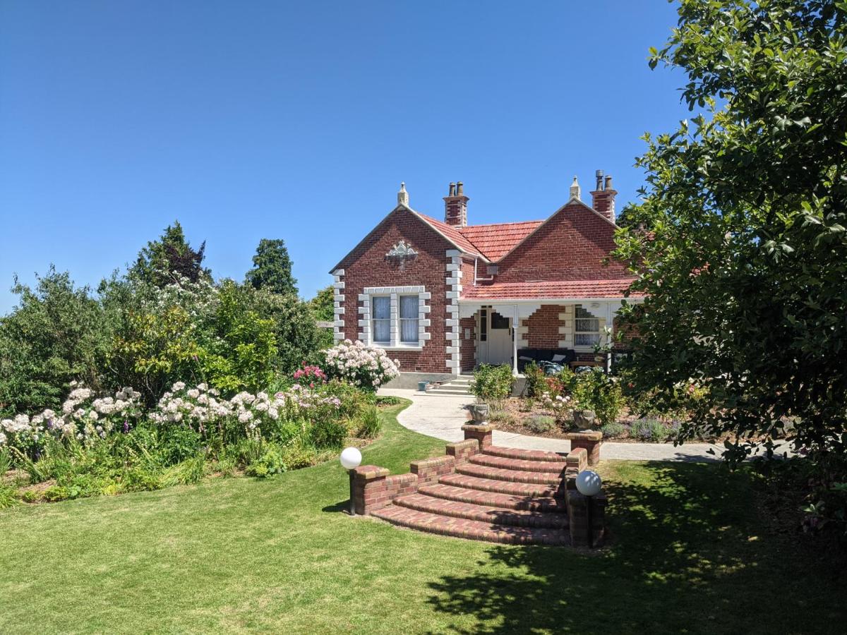The Fern & Thistle Luxury Accommodation- Drinks, Hotpool, Sauna - Housity