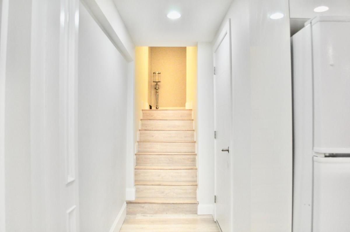 Stylish 1 BR suite in North Vancouver 10 mins ski - Housity