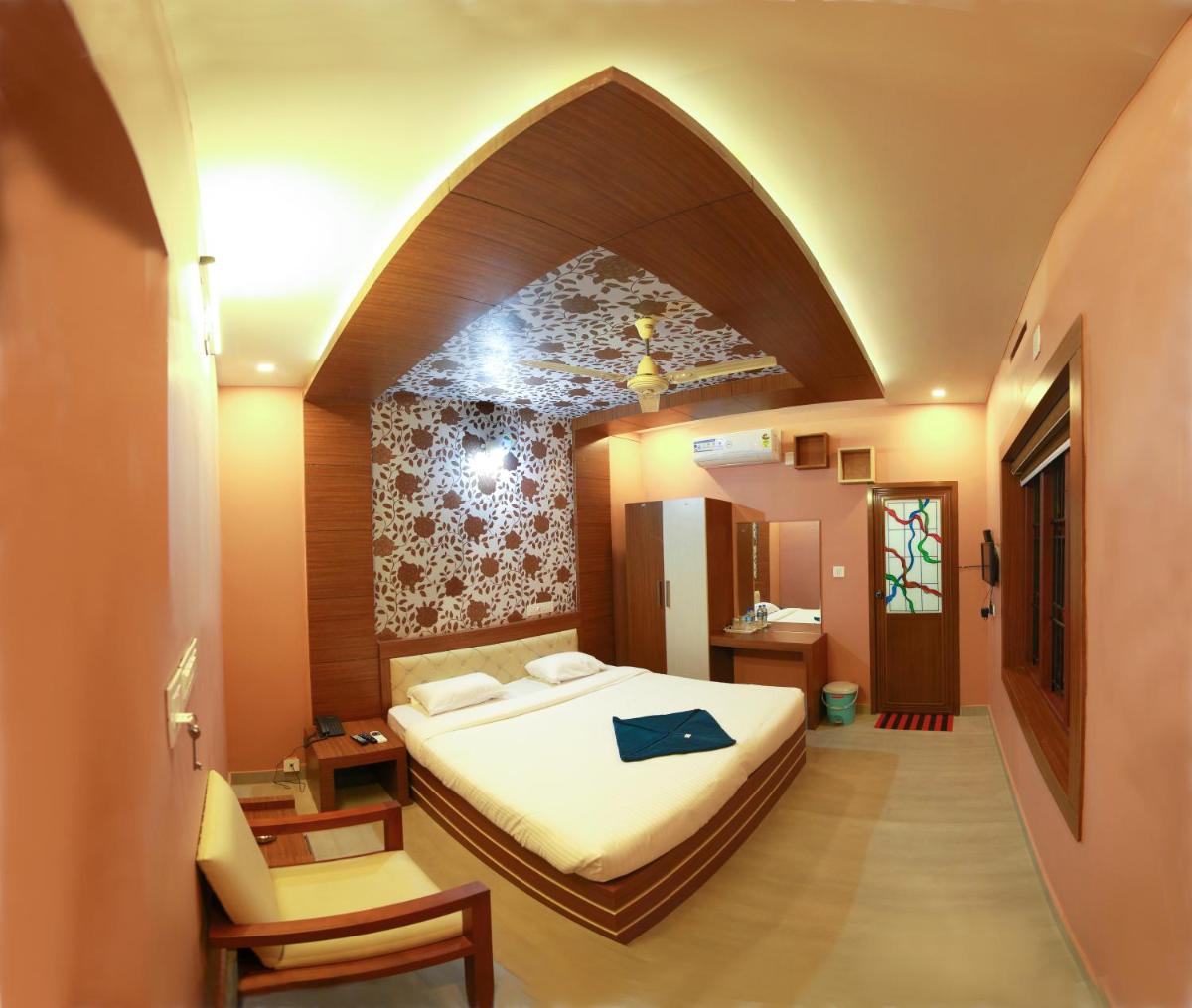 Gateway Airport Hotel - Housity