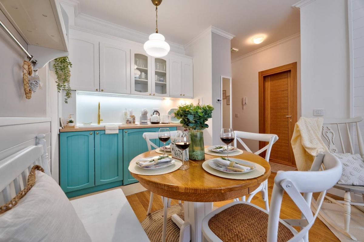 Adams place 2 - Housity