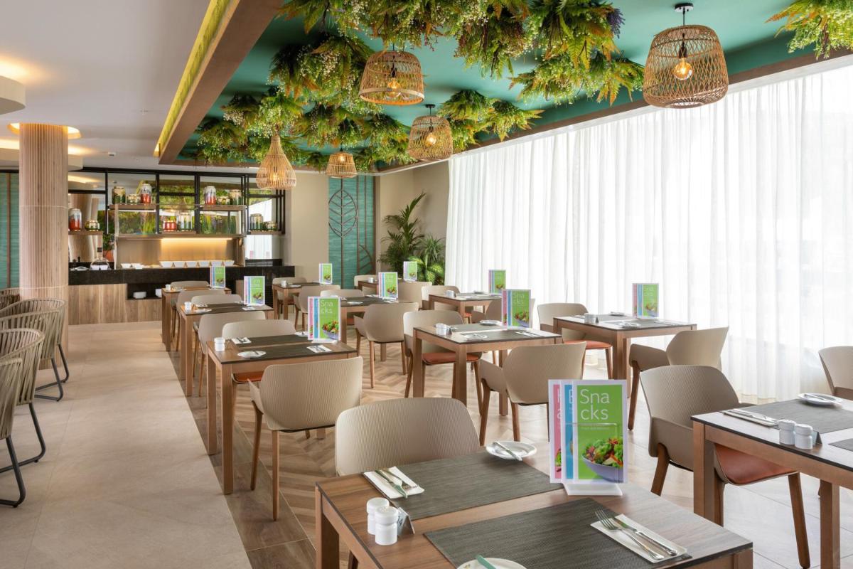 Un restaurante o sitio para comer en Hotel Riu Palace Jandia