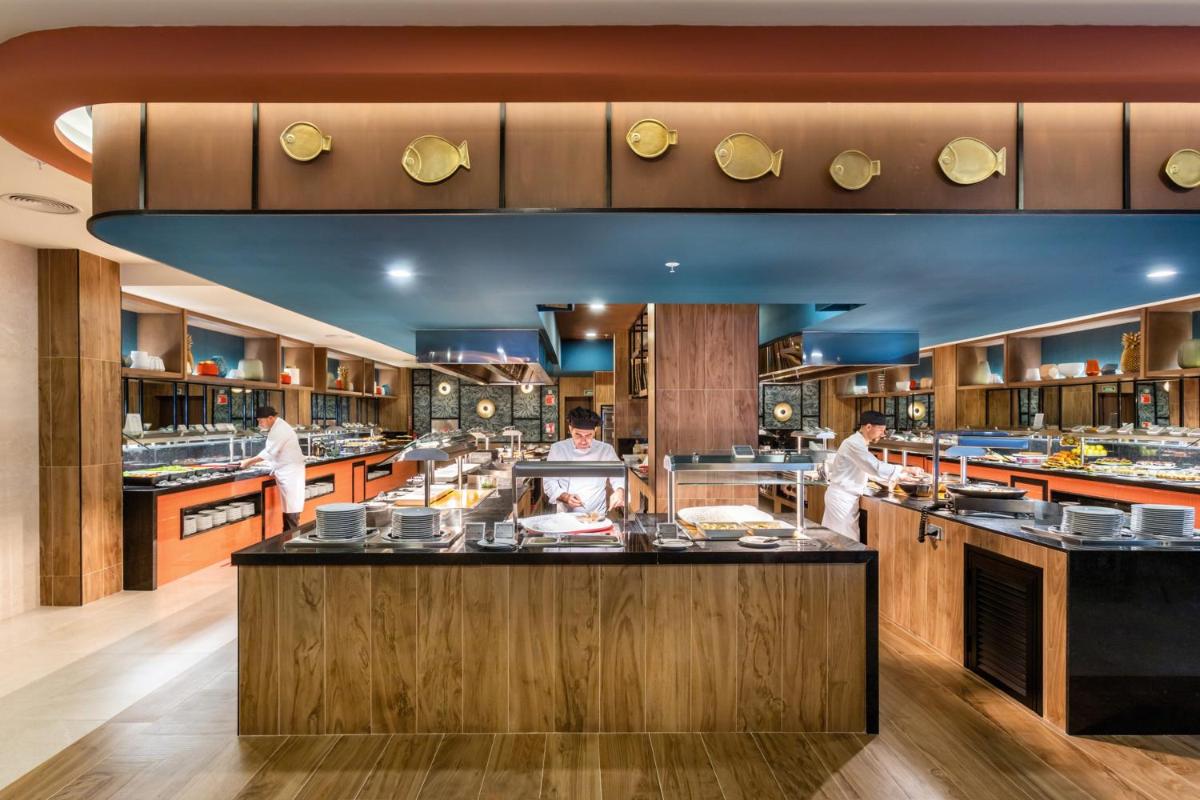Un restaurante o sitio para comer en Hotel Riu Palace Jandia