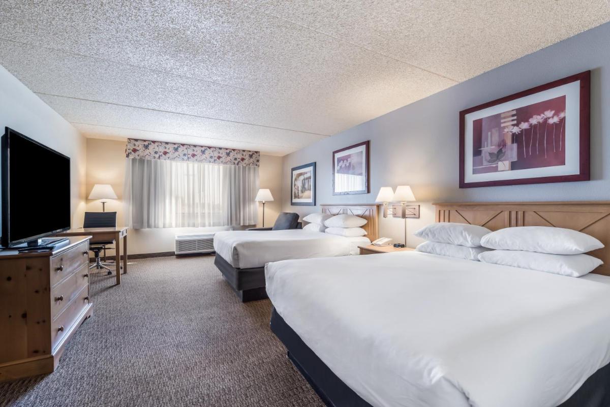Red Lion Inn & Suites Goodyear Newly Renovated - Housity