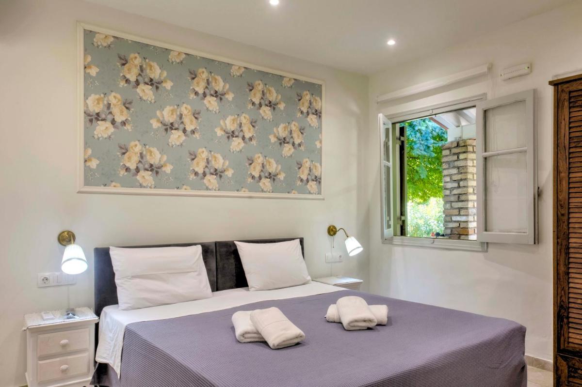 Seascape Elegant Residence Gouvia Marina - Housity