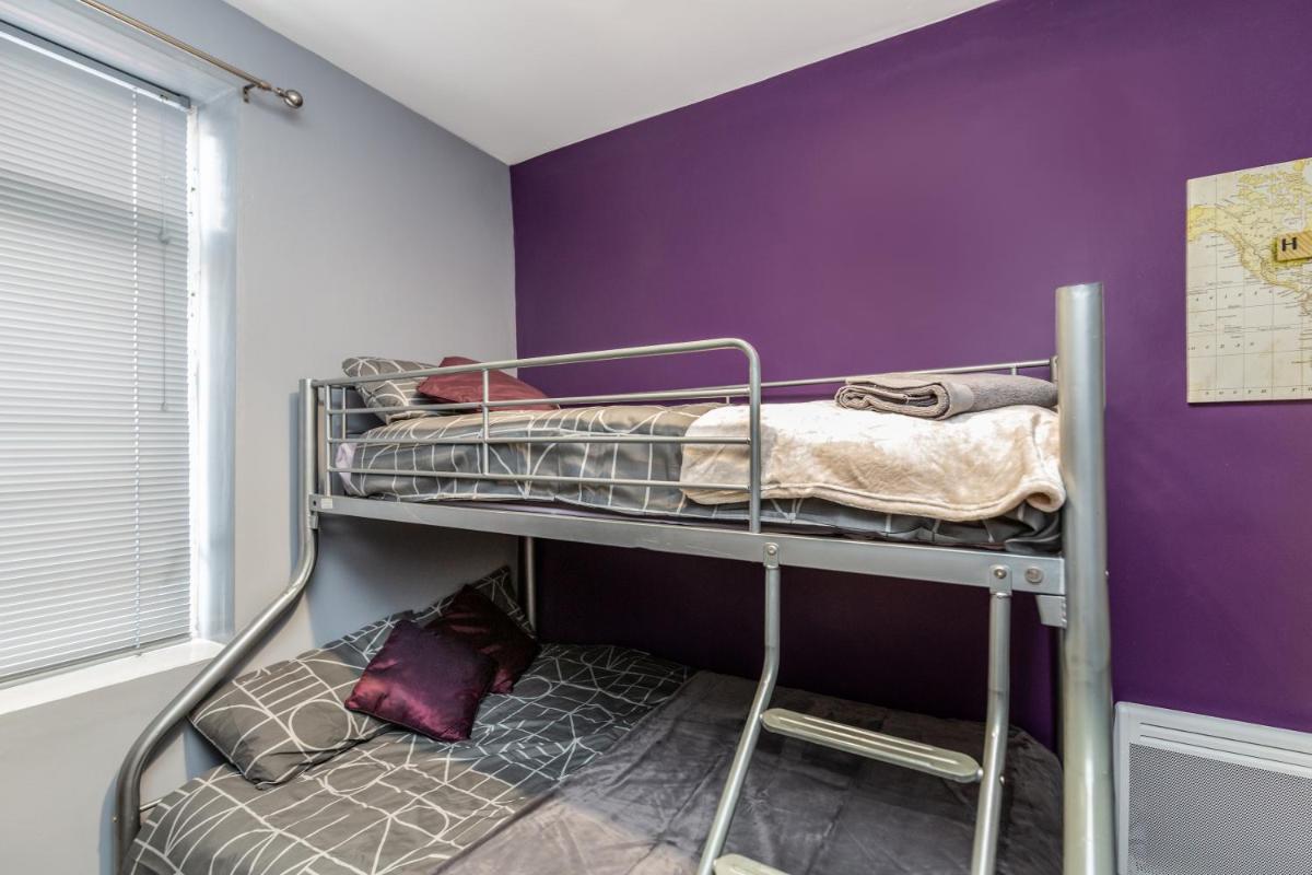 Stockton Town Centre Spacious Apartment free parking and wifi - Hizvo
