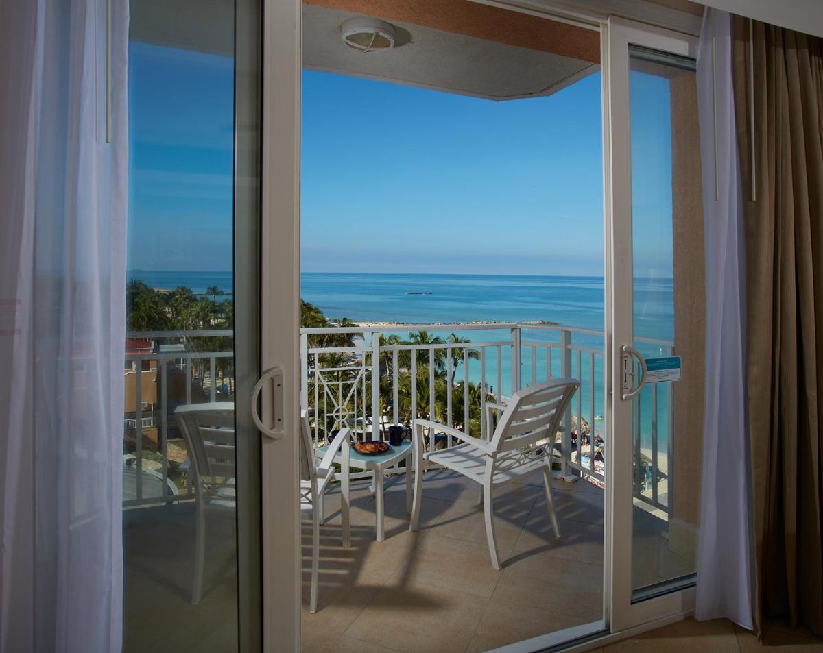 Divi Aruba Phoenix Beach Resort - Housity