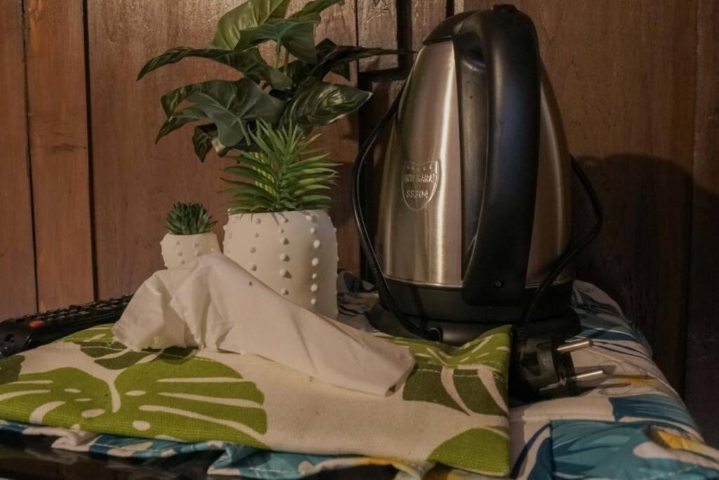 Rumah Kayu Joglo Yudhistira, tepi sungai, 2BR - Housity