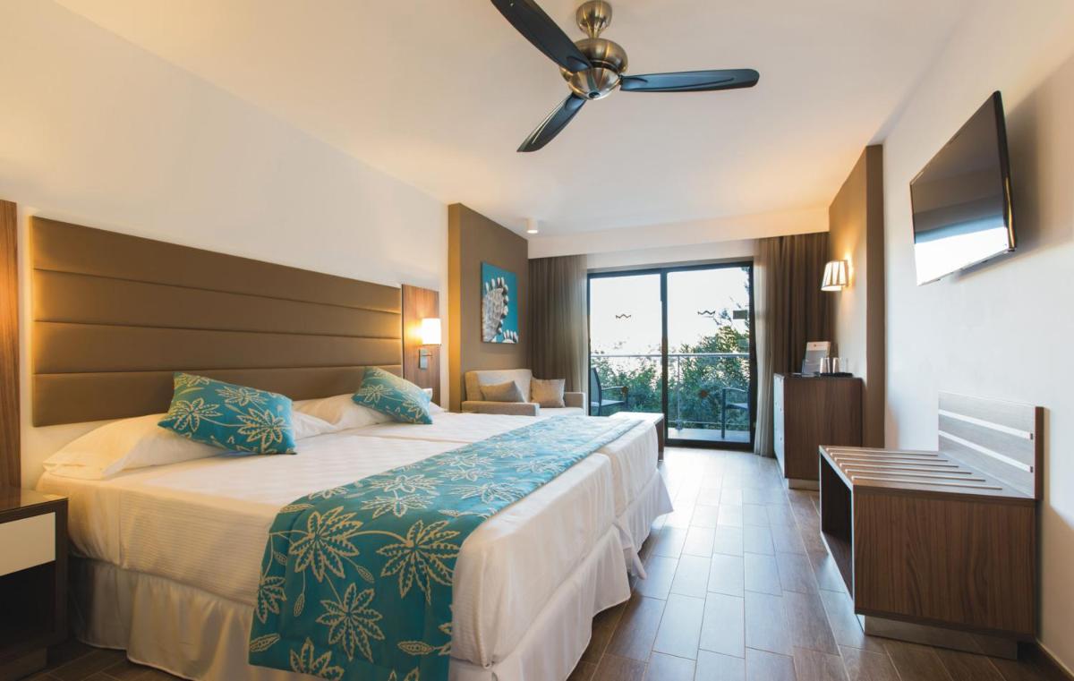 Cama o camas de una habitación en Hotel Riu Bravo - 0'0 All Inclusive