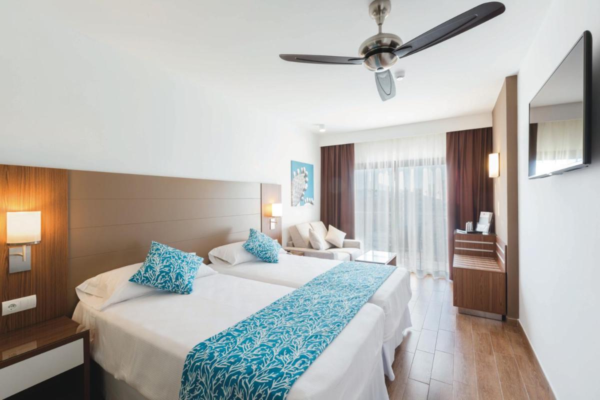 Cama o camas de una habitación en Hotel Riu Bravo - 0'0 All Inclusive