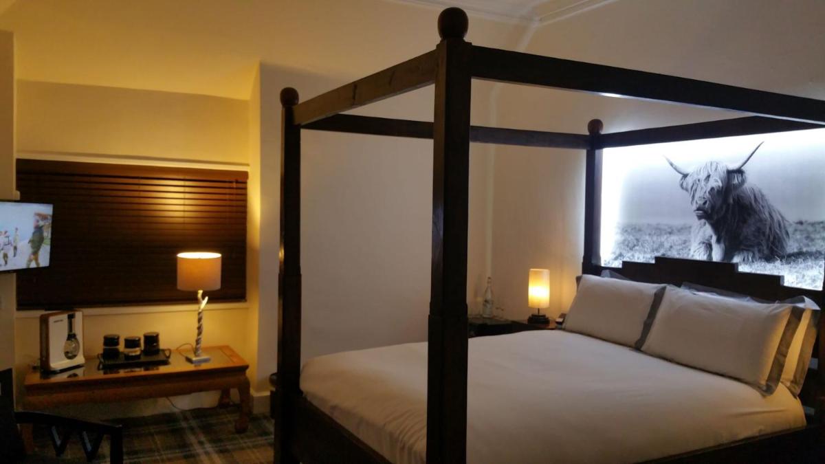 The Four Seasons Hotel - Housity