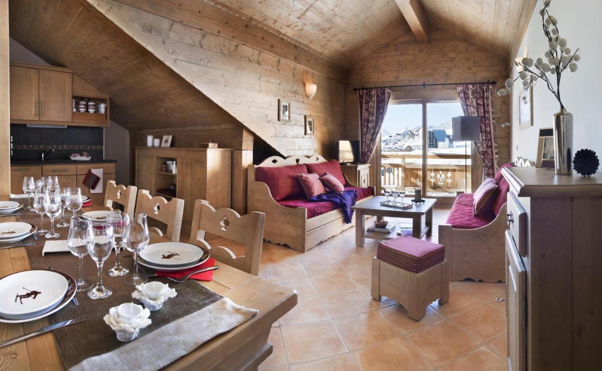 Coin salon dans l'établissement CGH Résidence Boutique Le Chalet des Dolines