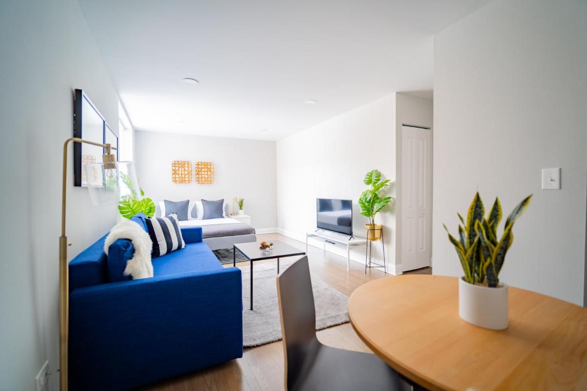 Comfy and Complete Studio Apt near Boystown - Oakdale 317 rep - Housity