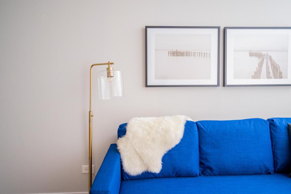 Comfy and Complete Studio Apt near Boystown - Oakdale 317 rep - Housity