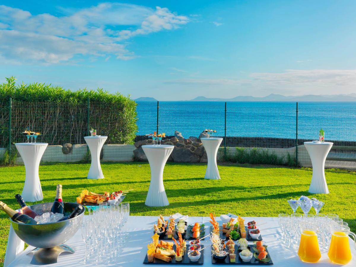 Comida en o cerca de este hotel