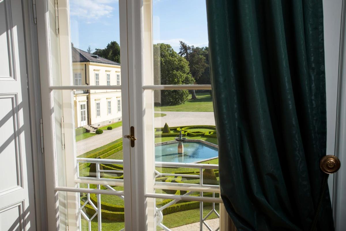 Suitetrails - Károlyi Kastély Hotel & Restaurant