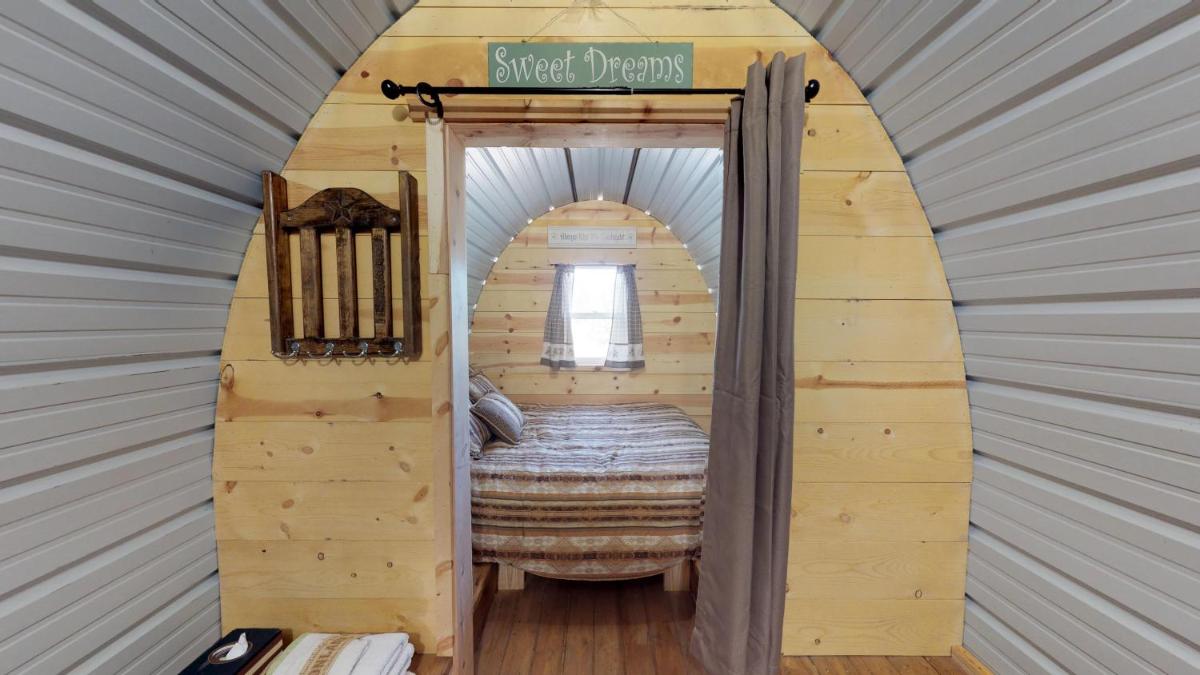Western Covered Wagon - Housity