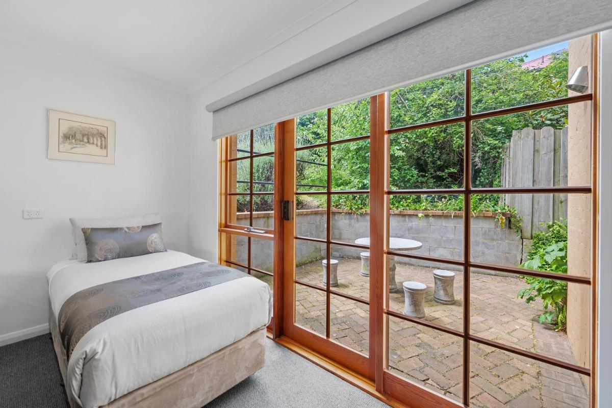 Hideaway on George - Housity