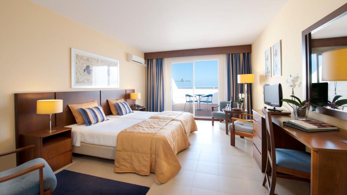 Uma cama ou camas num quarto em Hotel Roca Mar