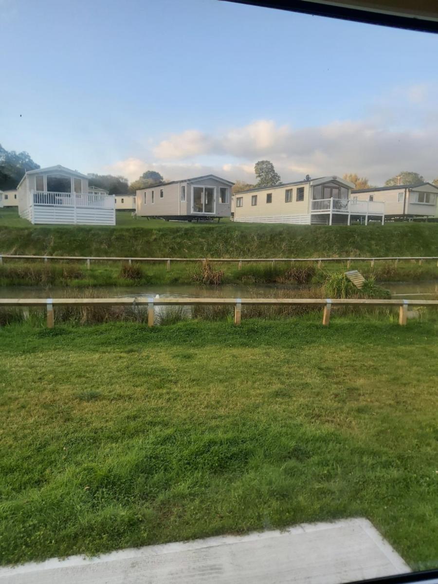 Caravan on the Devon\Cornwall border - Housity