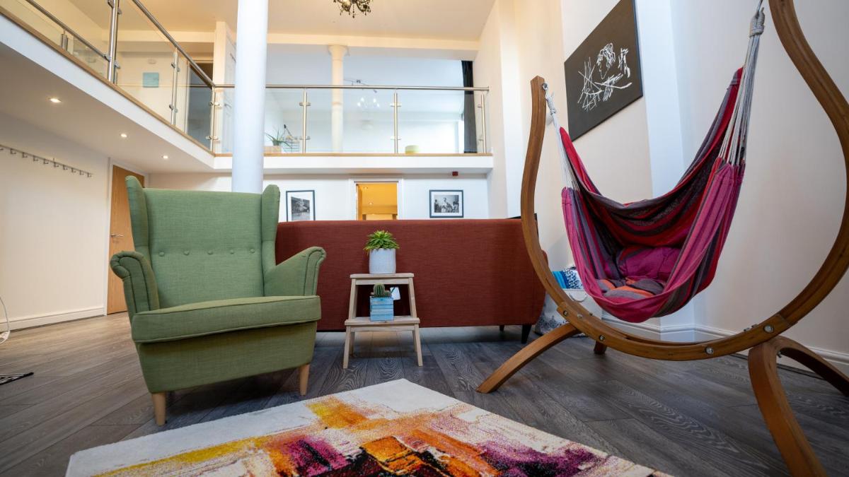 Stunning Mezzanine Apartment Near City Centre - Housity