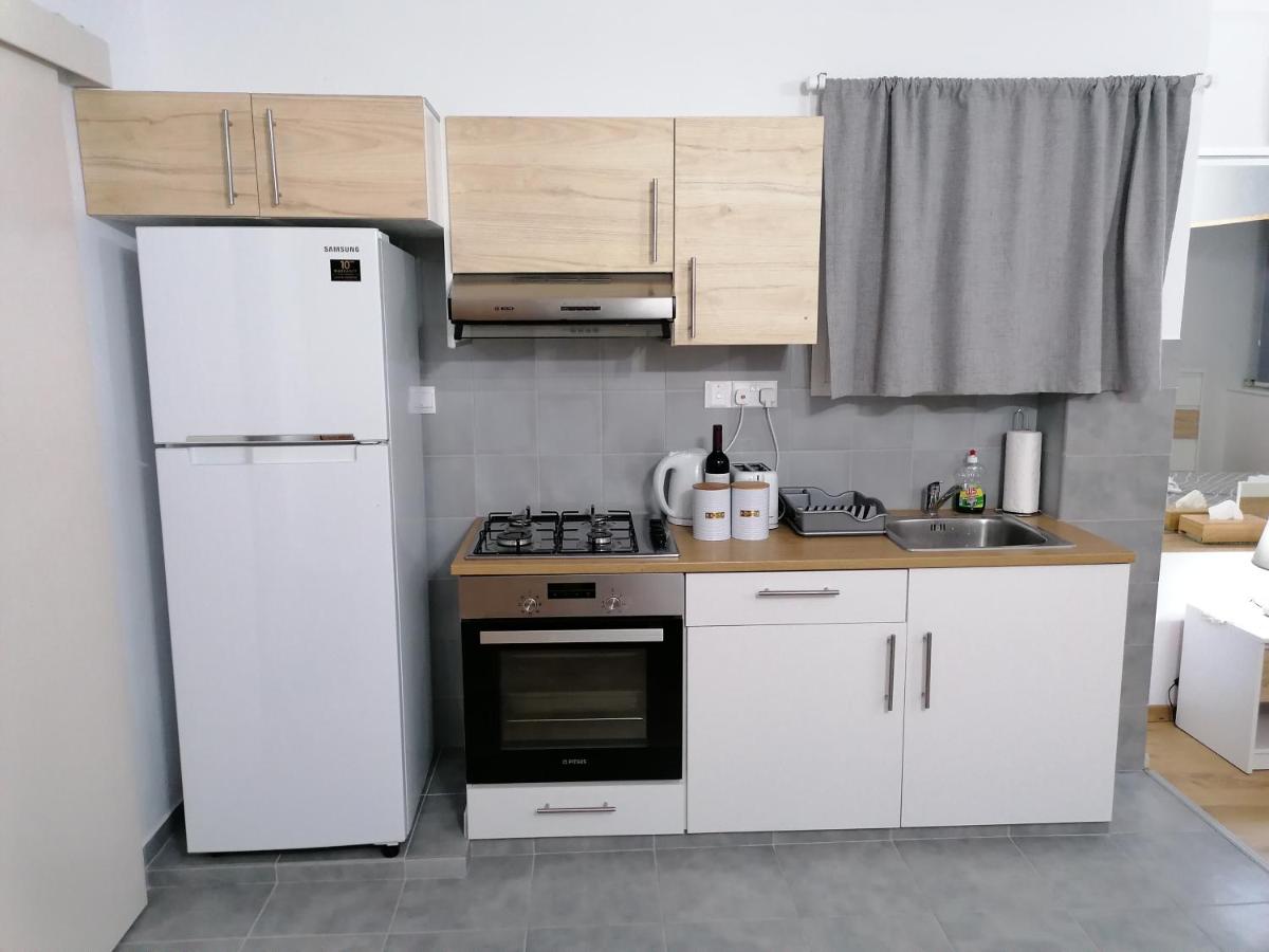 IOANNOU COURT - Natural Oak STUDIO - Housity