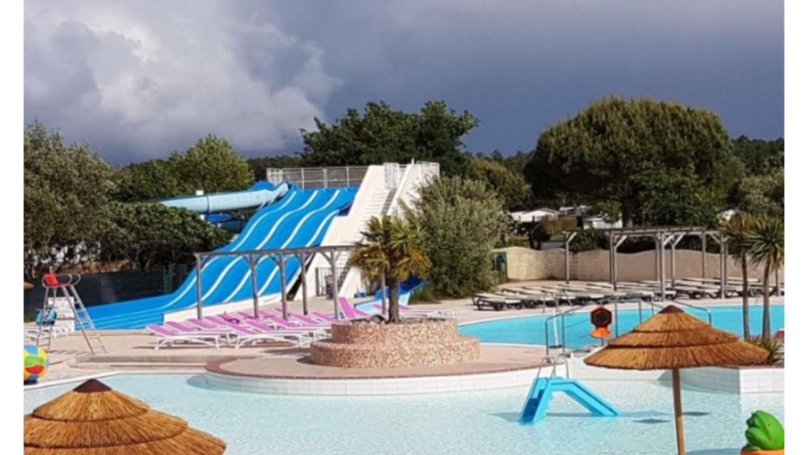 Mobilhome dans un village 4* - Housity