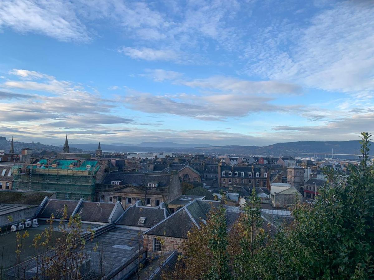 Hill House - Mews Town House, in a quiet private close, in the City Centre of Inverness. - Housity