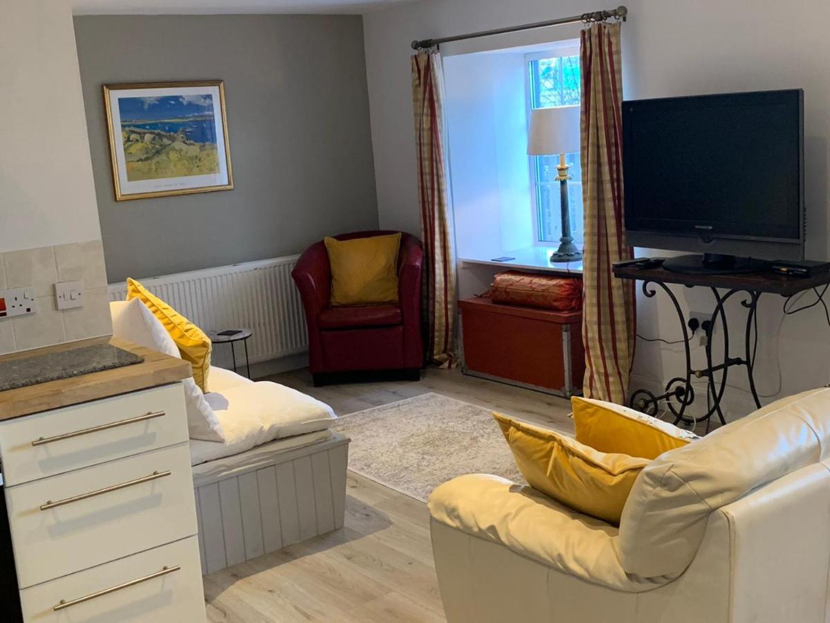 Hill House - Mews Town House, in a quiet private close, in the City Centre of Inverness. - Housity