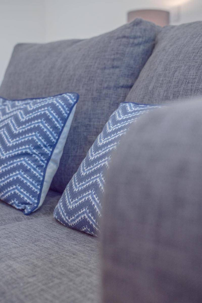 Suitetrails - Modern Studio Serviced Apartments Sheffield City Centre - Netflix, WiFi, Digital TV