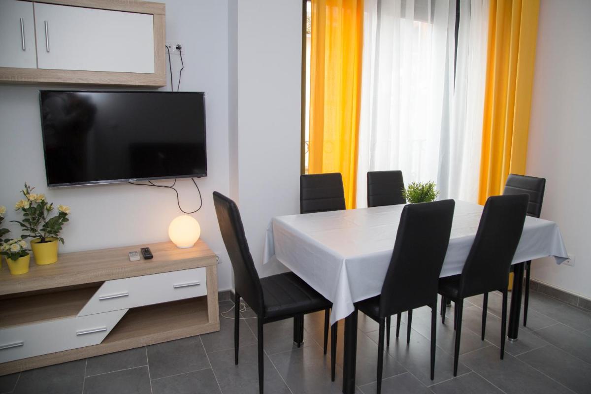 Apartamentos La Plazuela Baños de Montemayor - Housity