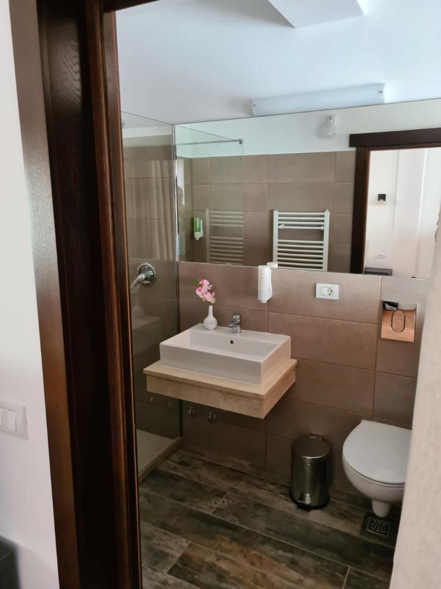 Pensiunea MedAless - Housity
