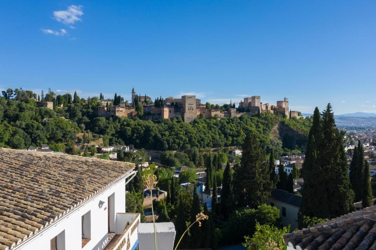 Apartamentos Montesclaros - Housity