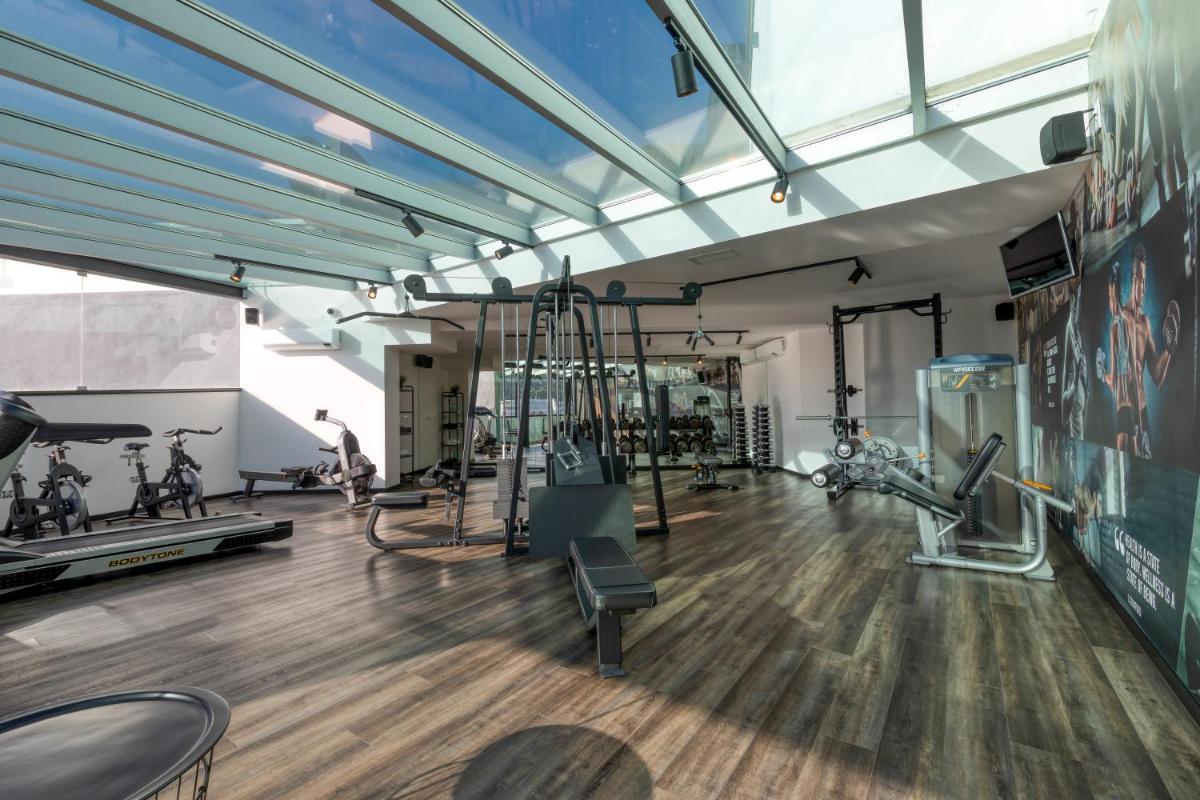 O centro de fitness e/ou as comodidades de fitness de Well Hotel & Spa