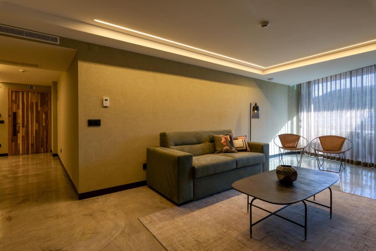Uma área de estar em Well Hotel & Spa