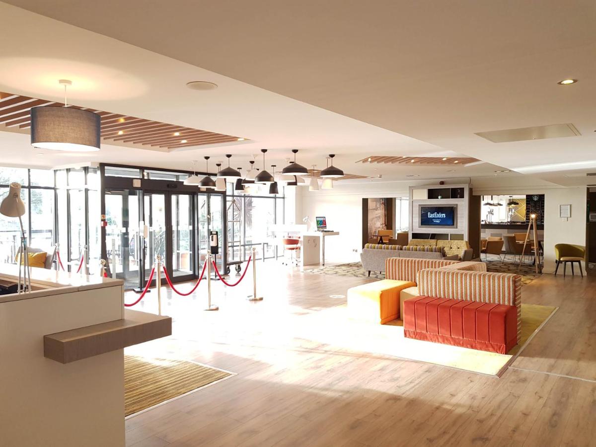 Holiday Inn Luton South - M1, Junction 9, an IHG Hotel - Housity