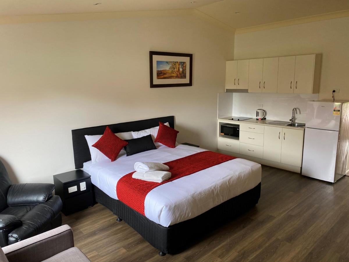 Emerald Explorers Inn - Housity