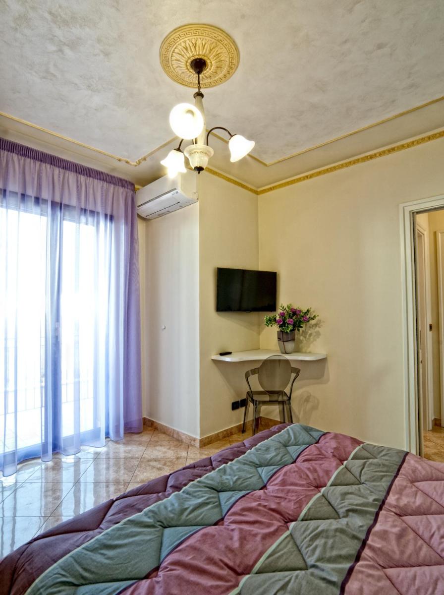 Airport House B&B - Housity