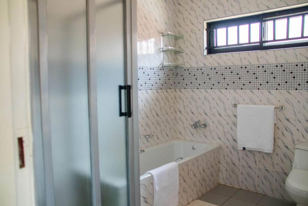 Modern & secure apartment in Area 43 Lilongwe - self catering - Housity