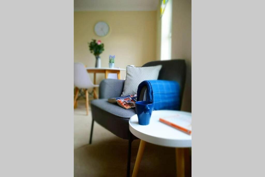 Comfortable Apartment in Sheffield with Parking - Housity